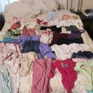 6/9 month to 12 month lot of baby girl clothes